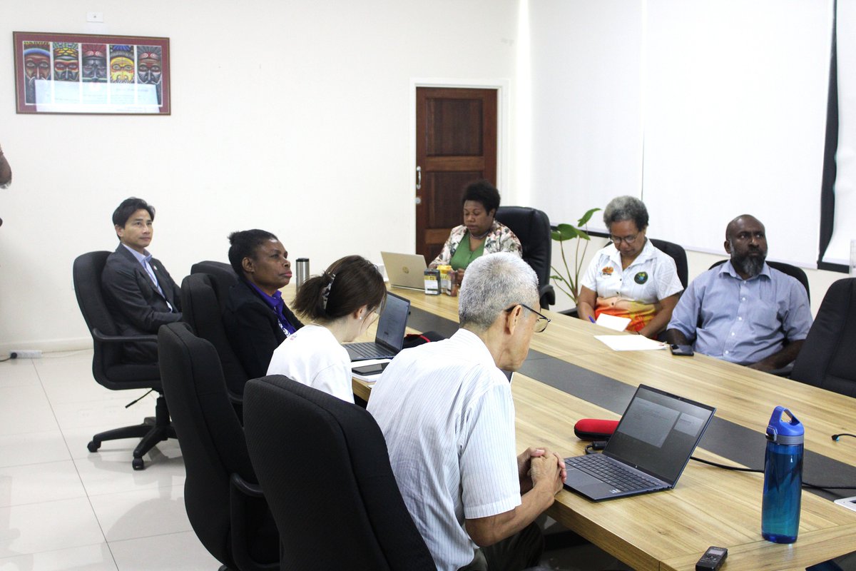 FAOinPNG's tweet photo. Planning advances as the Food and Agriculture Organization works alongside the Climate Change and Development Authority, the Government’s lead driver, to implement the Green Climate Fund Results-Based Payment programme.
#GreenClimateFund #REDDplus #PapuaNewGuinea #ClimateAction https://t.co/2ed8IQLXKQ