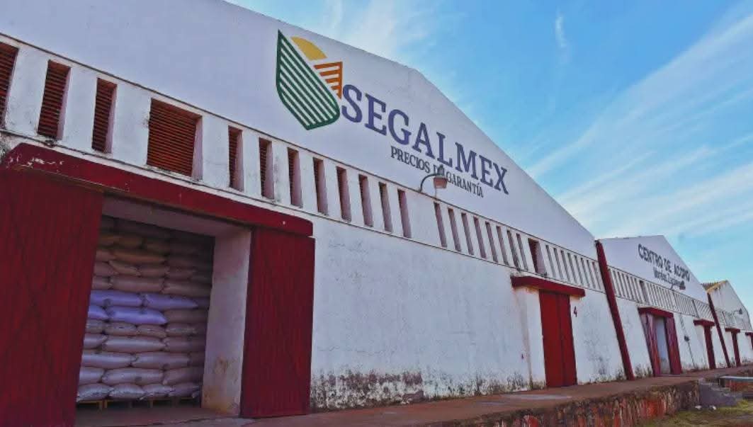 OficioReportero's tweet photo. Segalmex y sus fraudes millonarios por parte de sus directivos

* Maria Luisa Albores y Leonel Cota Montaño quieren volver a hacer de las suyas

* Contratos millonarios en Alimentación para el Bienestar: Un padrón de irregularidades

https://t.co/3JA3FWwIE6 https://t.co/v4xLlR8O66