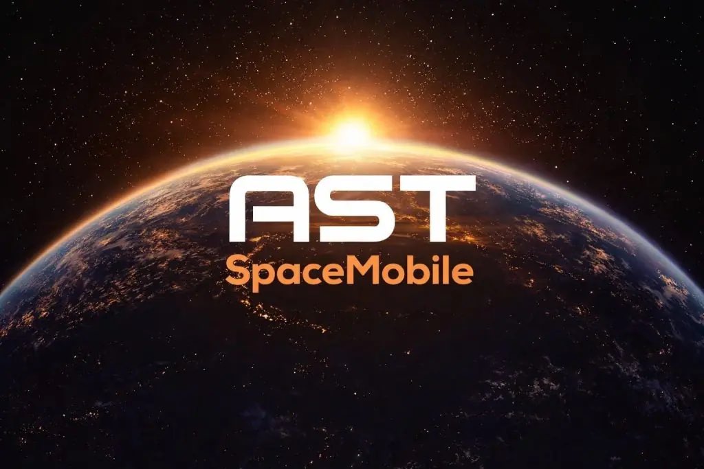 RealJGBanks's tweet photo. Everyone still has $ASTS wrong.

This isn’t a “space stock.”

They just beat revenue.
They beat earnings.
$2.8 BILLION in cash.
$1.2B already locked in future revenue.

Up to 60 satellites planned by 2026.

What are they actually building?

Cell service from space that works on your normal phone.

No new device.
No hardware change.

If this scales, it becomes the biggest global telecom company.

Understand what they’re building before it’s too late.