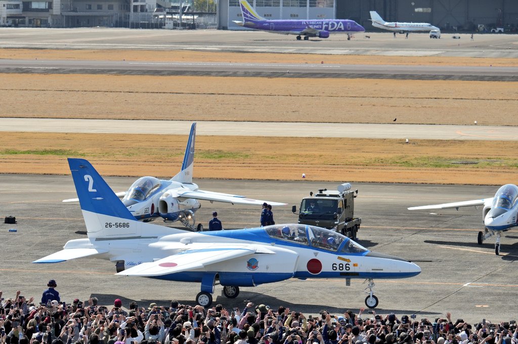 Super_fly4_4's tweet photo. ブルーインパルス2番機✈️ https://t.co/OEwI5dWJzt
