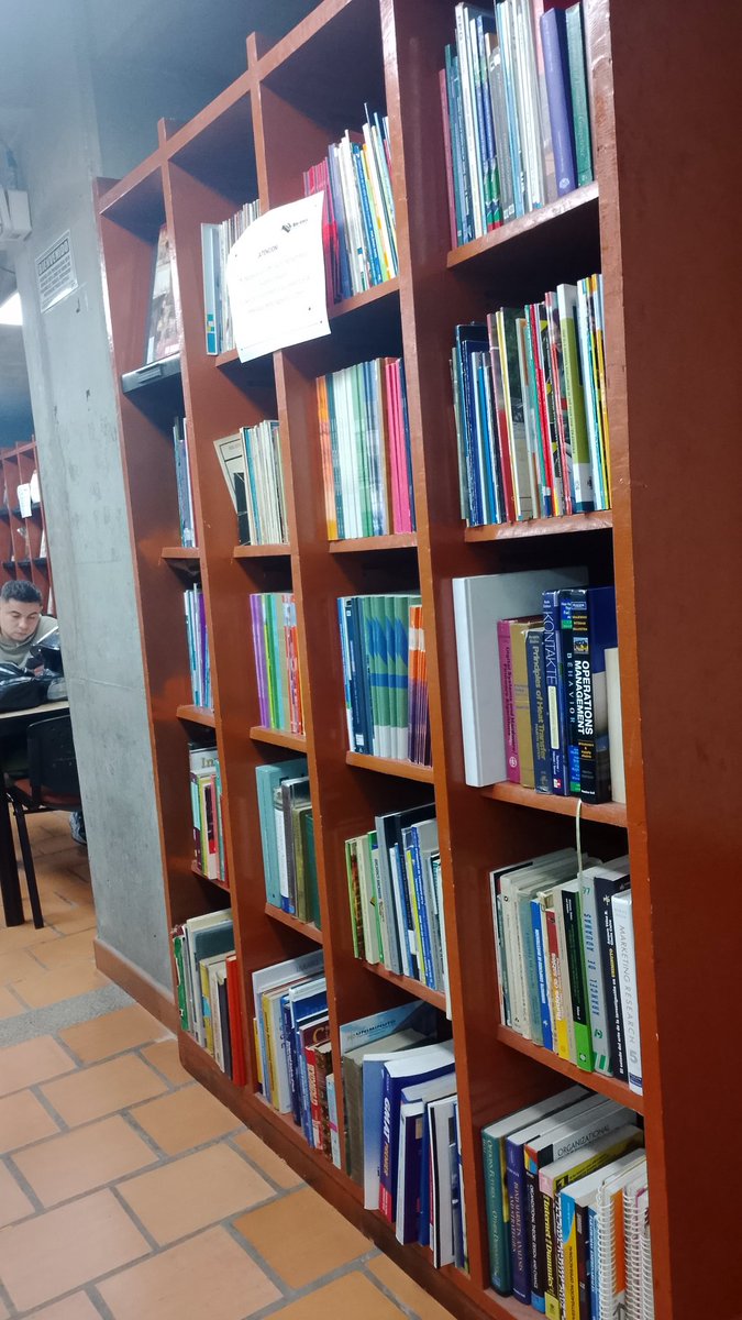 Macla9889's tweet photo. 5/5 ⏰ Horarios salvavidas. Ya sea que estudies de día o de noche, están para ti:
✅ Lun-Vie: 7:00 am a 10:00 pm.
✅ Sábados: 7:00 am a 3:00 pm.
¡Ya no hay excusa para dejar todo para el domingo! 🚀 #TallerXPeriodismo @WJohan https://t.co/QzccQxNgDI