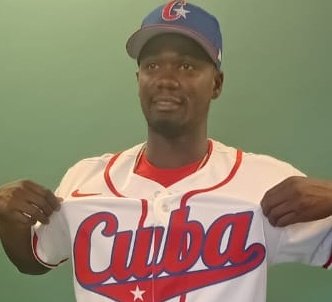 #elCubaClasico entrenó este lunes en Phoenix, Arizona, sede de sus dos últimos partidos de preparación.
Jornada también signada por la entrega de vestuario y una sesión de fotos. 
#Beisbol 
#BeisbolCubano