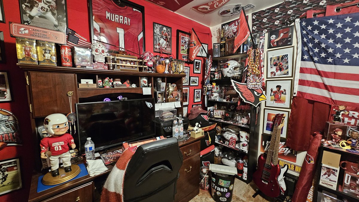 Big_Red_Rage's tweet photo. @wolf987FM I wish you had time to visit and talk sports in the #RedRage #WarRoom. Dedicated to all @AZSports and a few other nostalgic blasts from the past. https://t.co/O8wi9n7LYL