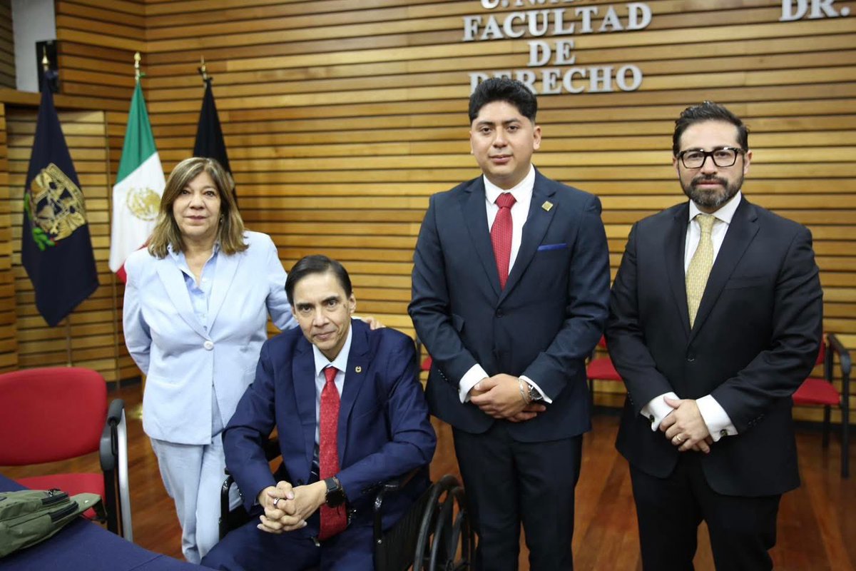 La comunidad de la Facultad de Derecho felicita a Fernando Daniel Alvarado Mendoza quien rindió protesta como Licenciado en Derecho.
#OrgulloDerecho💪⚖👏