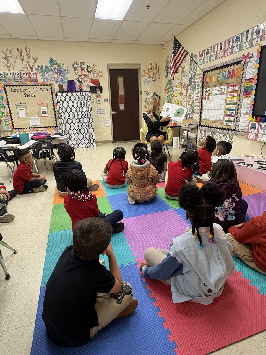 ArlingtonJmcss's tweet photo. To kick off #ReadAcrossAmerica week, we welcomed Miss Tennessee Volunteer, Meghan Poore, to the Nest! Our scholars had so much fun as she read stories to 15 of our classes! #BestInTN #CommUNITY @DrShemon @suptking @JMCSchools @MissTNVolPag https://t.co/2hBdBoIPLr