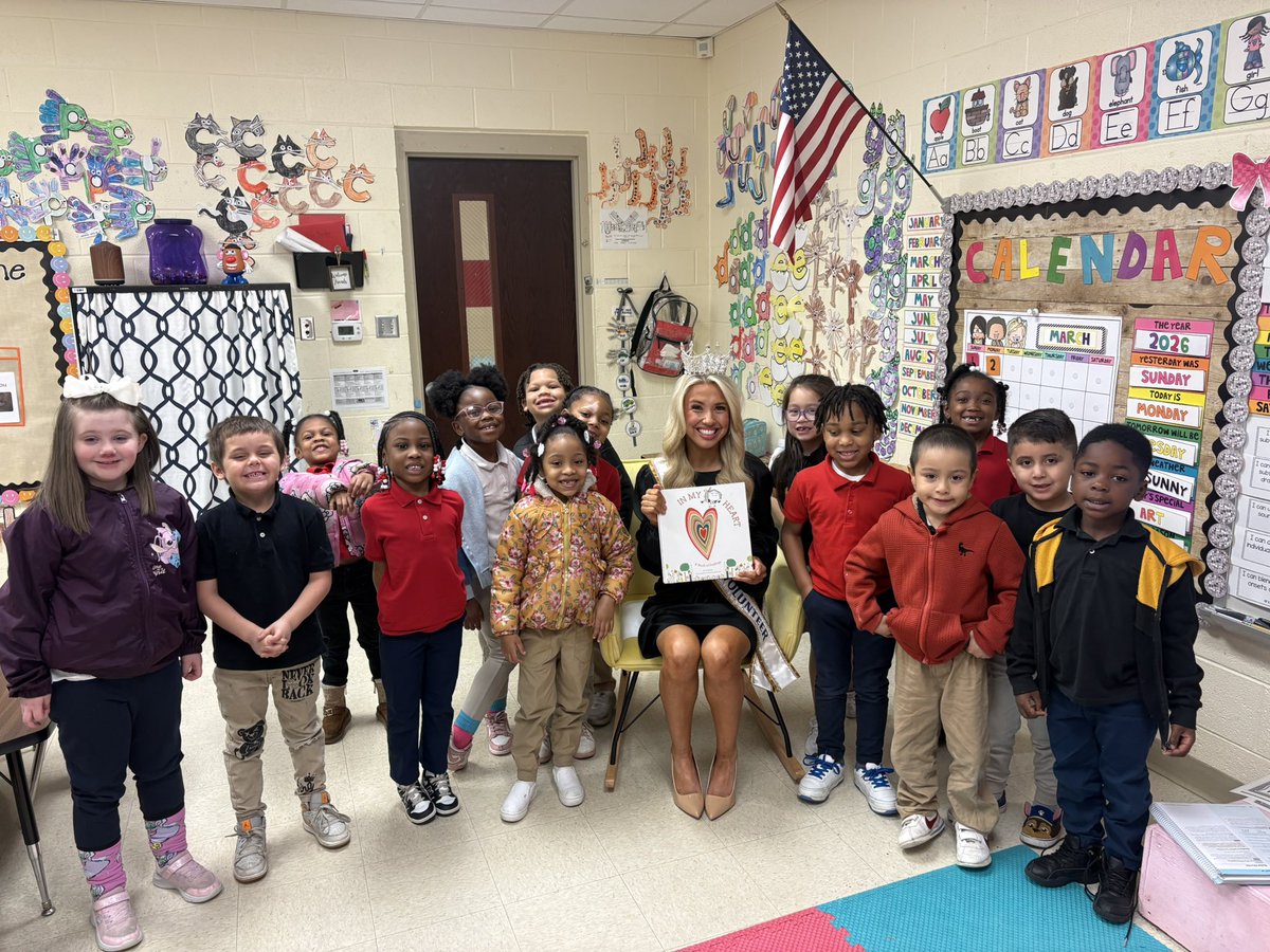 ArlingtonJmcss's tweet photo. To kick off #ReadAcrossAmerica week, we welcomed Miss Tennessee Volunteer, Meghan Poore, to the Nest! Our scholars had so much fun as she read stories to 15 of our classes! #BestInTN #CommUNITY @DrShemon @suptking @JMCSchools @MissTNVolPag https://t.co/2hBdBoIPLr