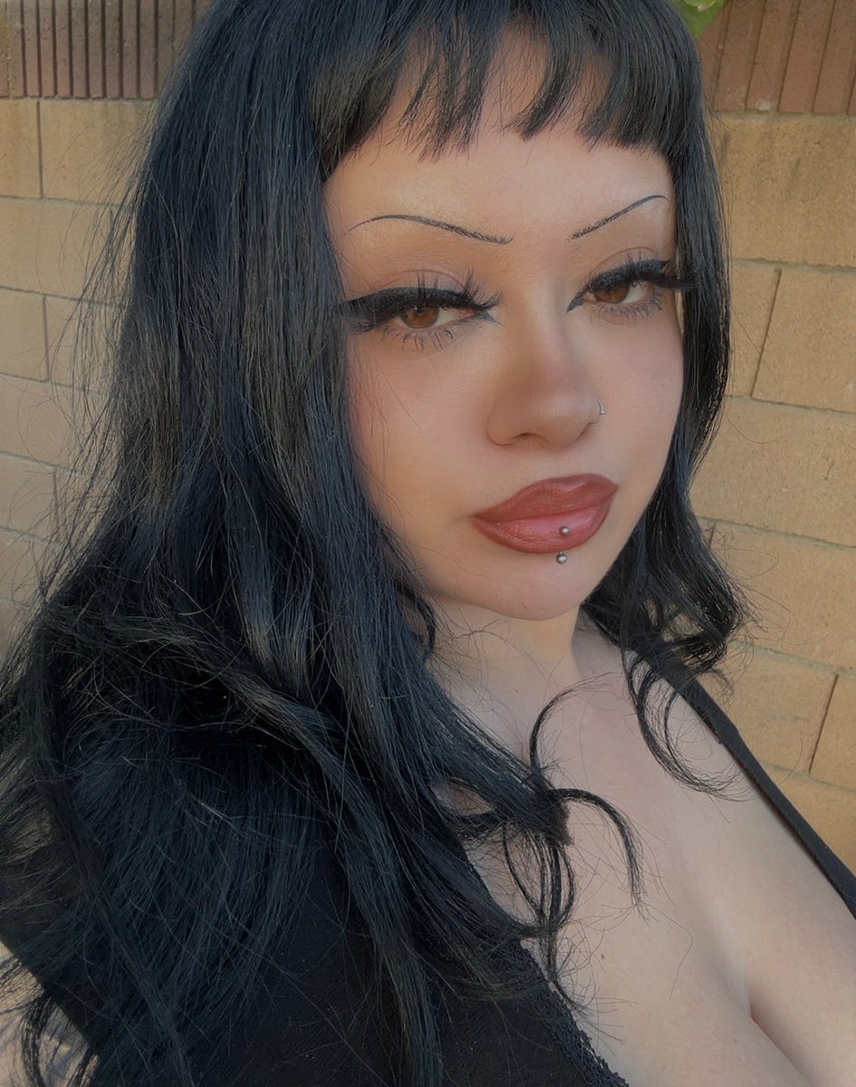 Izzy 🦇 tweet media