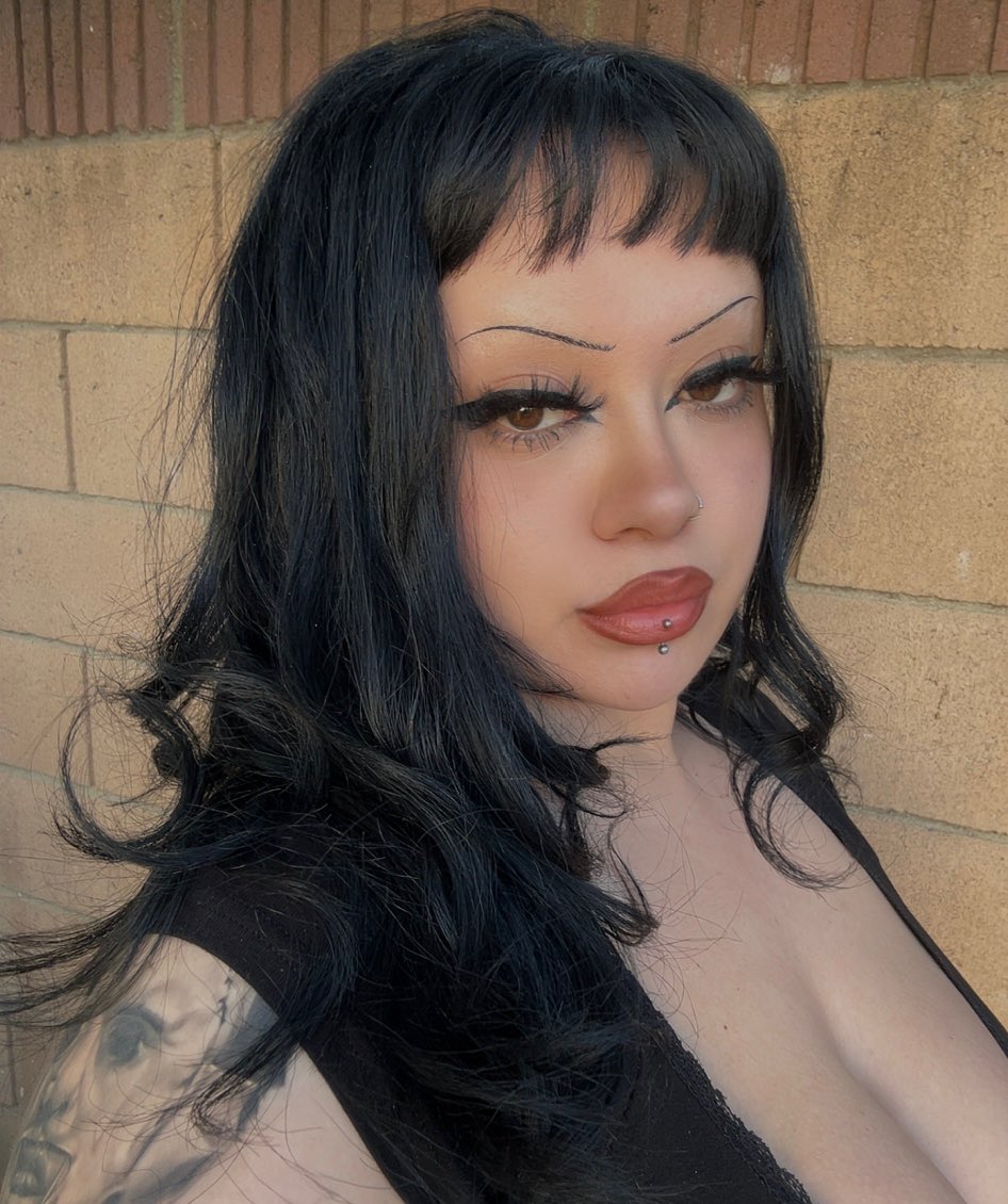 Izzy 🦇 tweet media