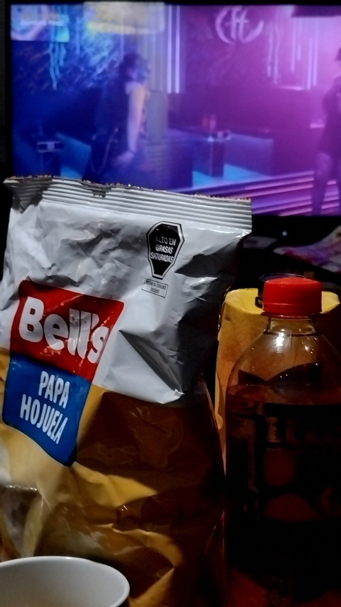 Otro level es ver #EresMiBien con unos piqueitos, y su bebida en el PENÚLTIMO CAPÍTULO 👏🏻👏🏻