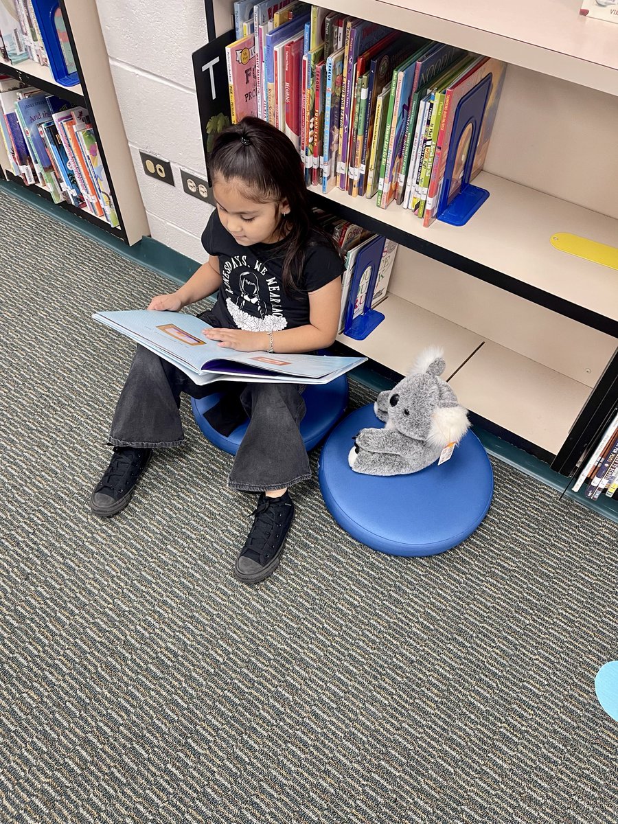 NISDCodyLibrary's tweet photo. Happy Read Across America, Day 1! 📚 https://t.co/Z5uHwTUUt9