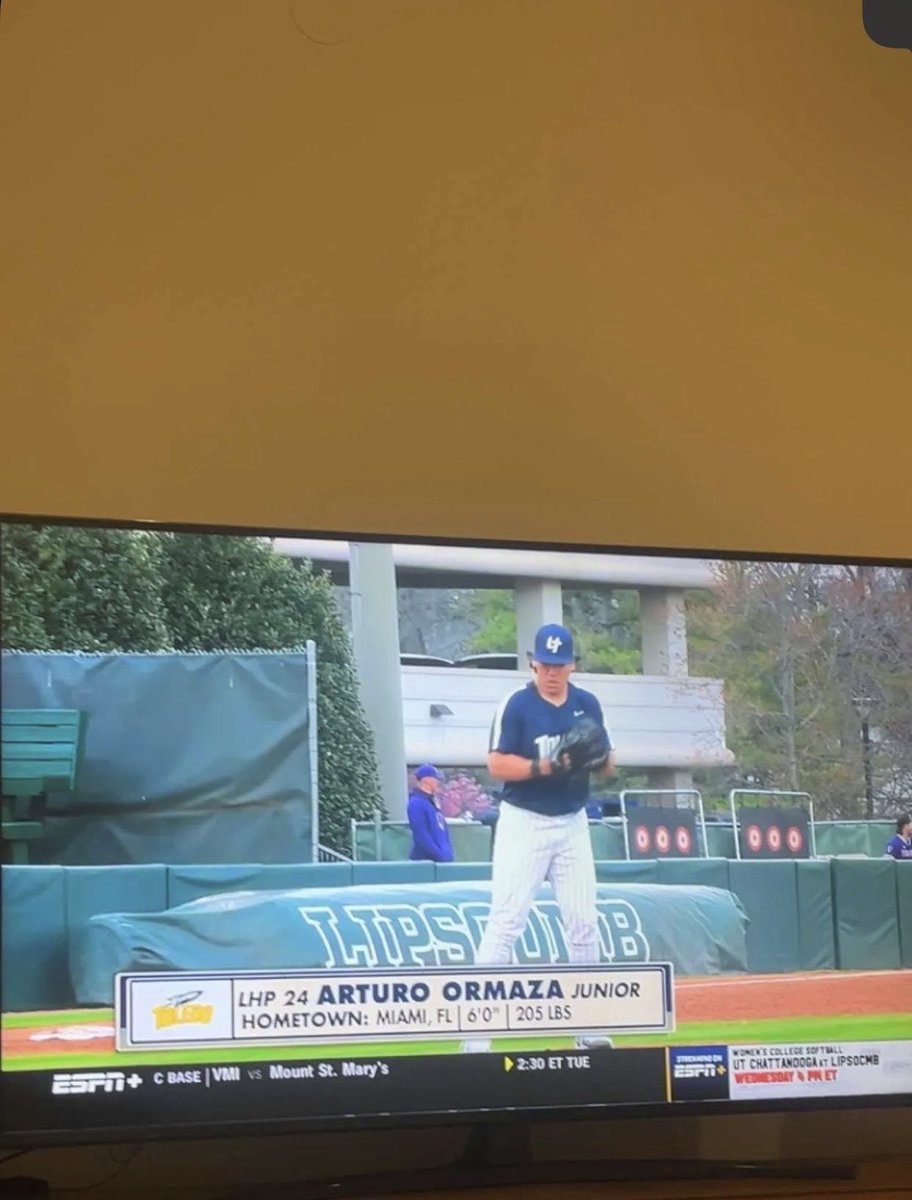 Kanonsburner's tweet photo. @ToledoBaseball this lard of a human ain’t sniffing 6 feet. Lack of dignity to lie about height and weight to this extreme. https://t.co/rvnqnfUoKg