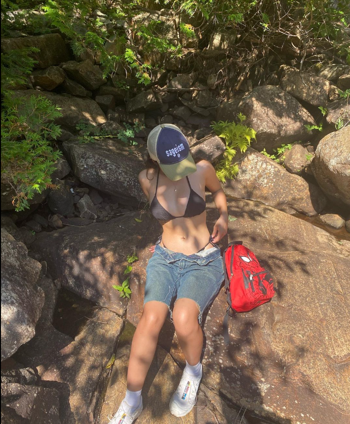8aturn8's tweet photo. suns out #asiangirl https://t.co/aBygOKBUQO