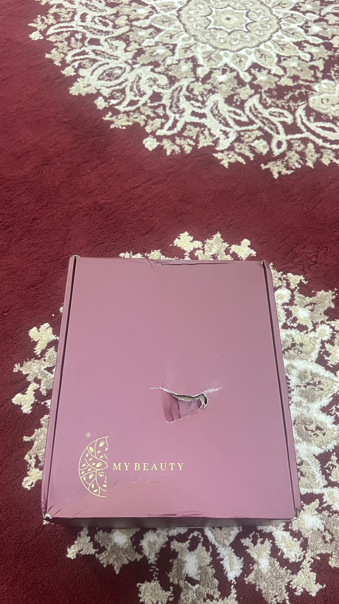 bp_9u's tweet photo. @mybeauty_sa يعني تسويق و فخامة منتج و تعب شحن و تكاليف شحن وفي الاخير سؤ في التغليف وش السبب ما ندري بس هل هذا شي مرضي ؟؟ https://t.co/9CJX0S39tR