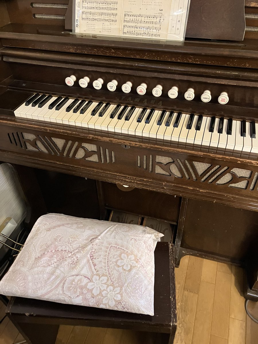 今日の本番！ 足踏みオルガンある、弾きたいなー！（今日は歌です