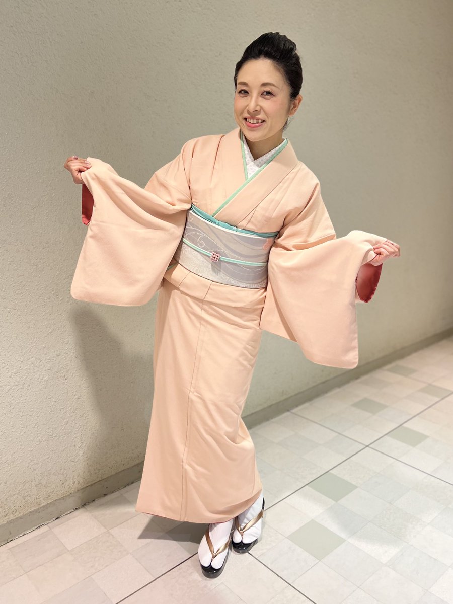 omegumegu's tweet photo. ひなまつり🌸🎎🌸

最近の春コーデ👘
と
スタバの桜咲くよラテ🌸☕️🌸
おねーさんが仕上げてくれた
桜満開のラテが可愛くて、綺麗で、
フタをしてしまうのがもったいなかった🌸🌸🌸 https://t.co/J6QJWSx8rp