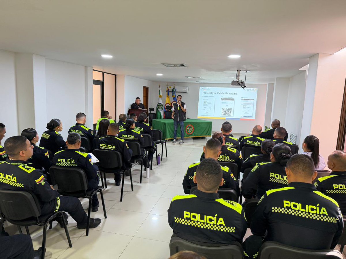 CNE_COLOMBIA's tweet photo. #CNEPresente | Llevamos a cabo una jornada de capacitación con efectivos de la @PoliciaDECOR, sobre el uso de la Plataforma de Postulación y Acreditación de Actores Electorales. El espacio hace parte de nuestro compromiso con la #LegitimidadYTransparencia de las #Elecciones2026. https://t.co/sxfdMpYPR9