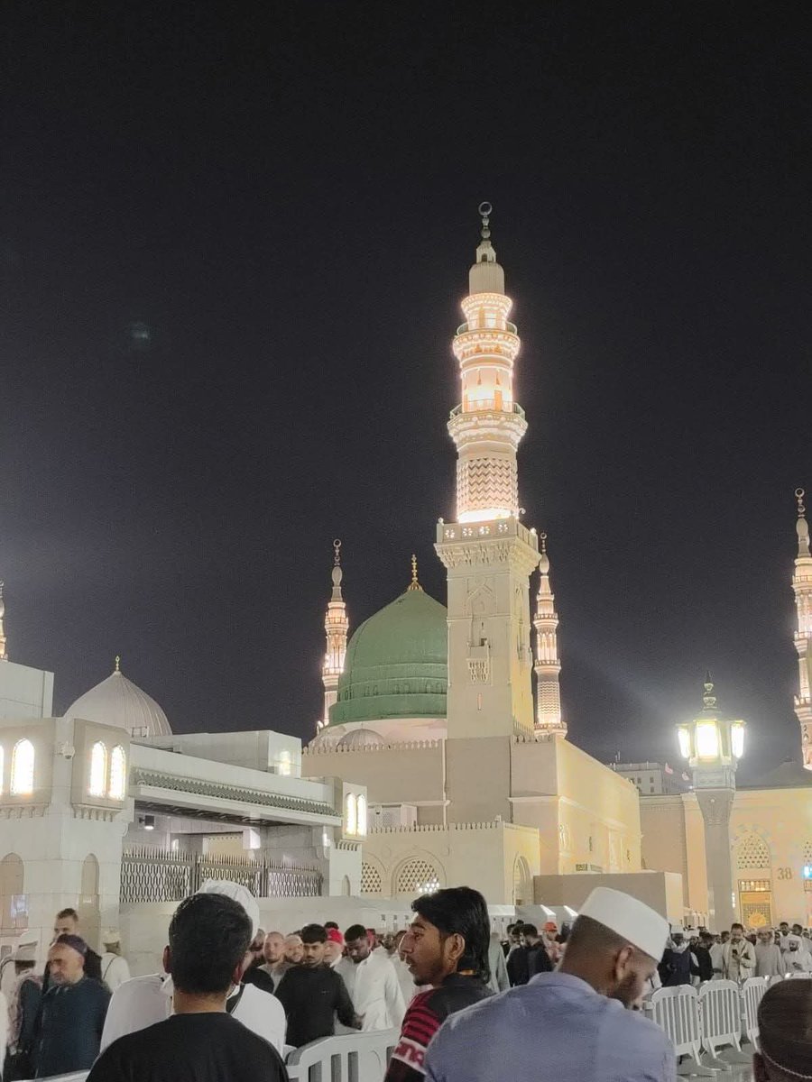 دیدار کے قابل تو کہاں میری نظر ہے
یہ تو آپﷺ کا کرم ہے کہ رُخ انور اِدھر ہے