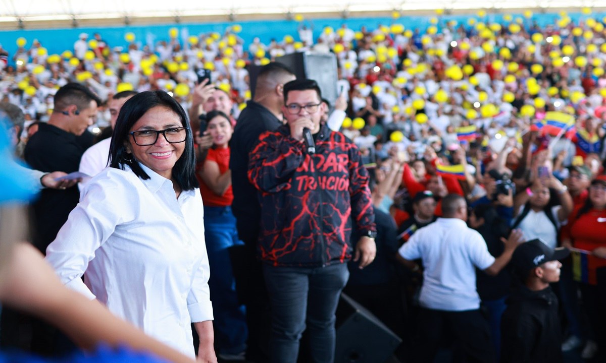 NEYDLLAN08's tweet photo. Yo los convoco con ese mismo espíritu de grandeza de nuestros libertadores y de nuestra libertad, los convoco a cuidar a Venezuela, a cuidar la paz, a cuidar la tranquilidad, a cuidar la independencia y a cuidar la soberanía”, exhortó presidenta encargada, Delcy Rodríguez. https://t.co/AjD9y6wh5g