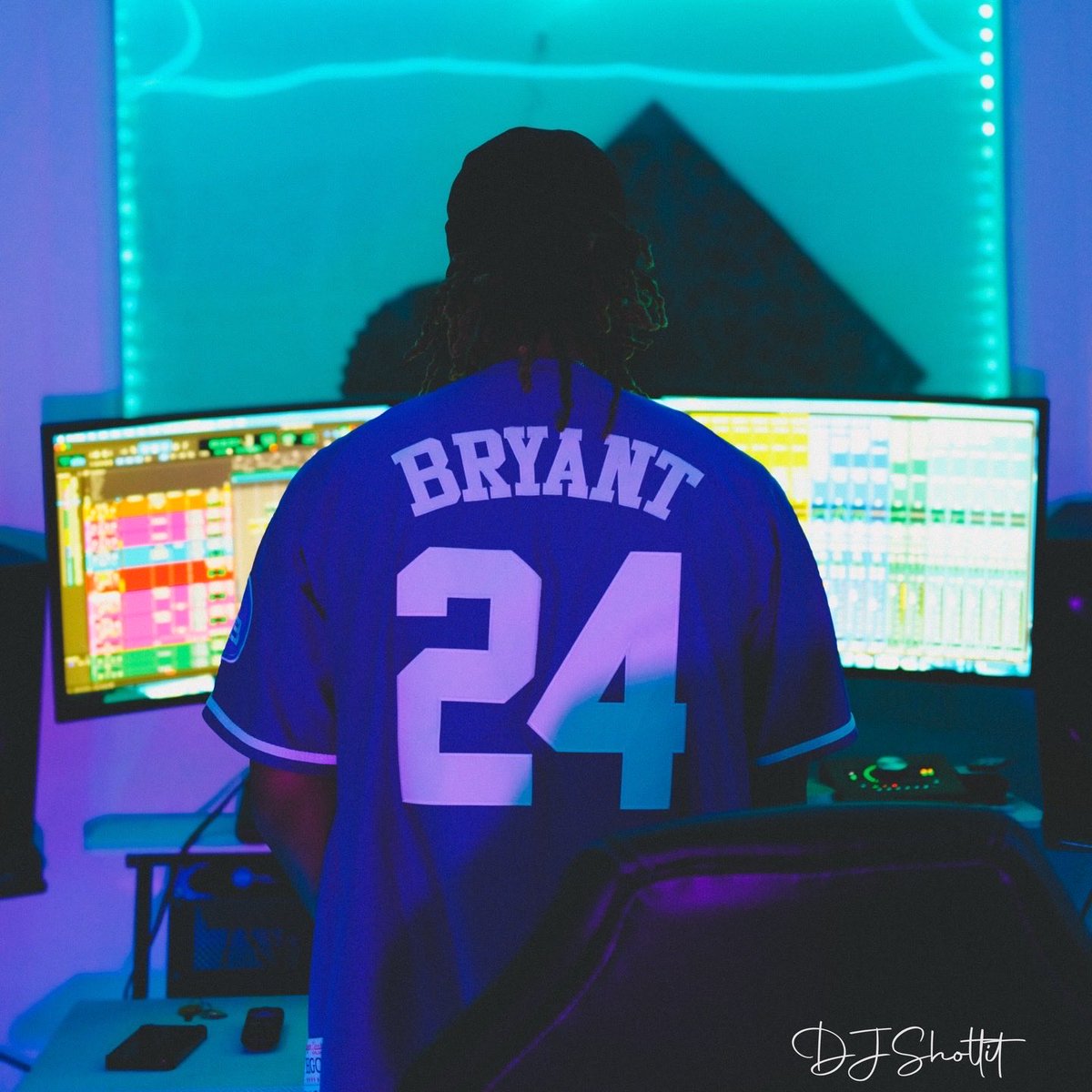 itsdevo1k's tweet photo. L E G A C Y .                                                                    #audioengineer #studio #bookme https://t.co/69SVD1RtZ7