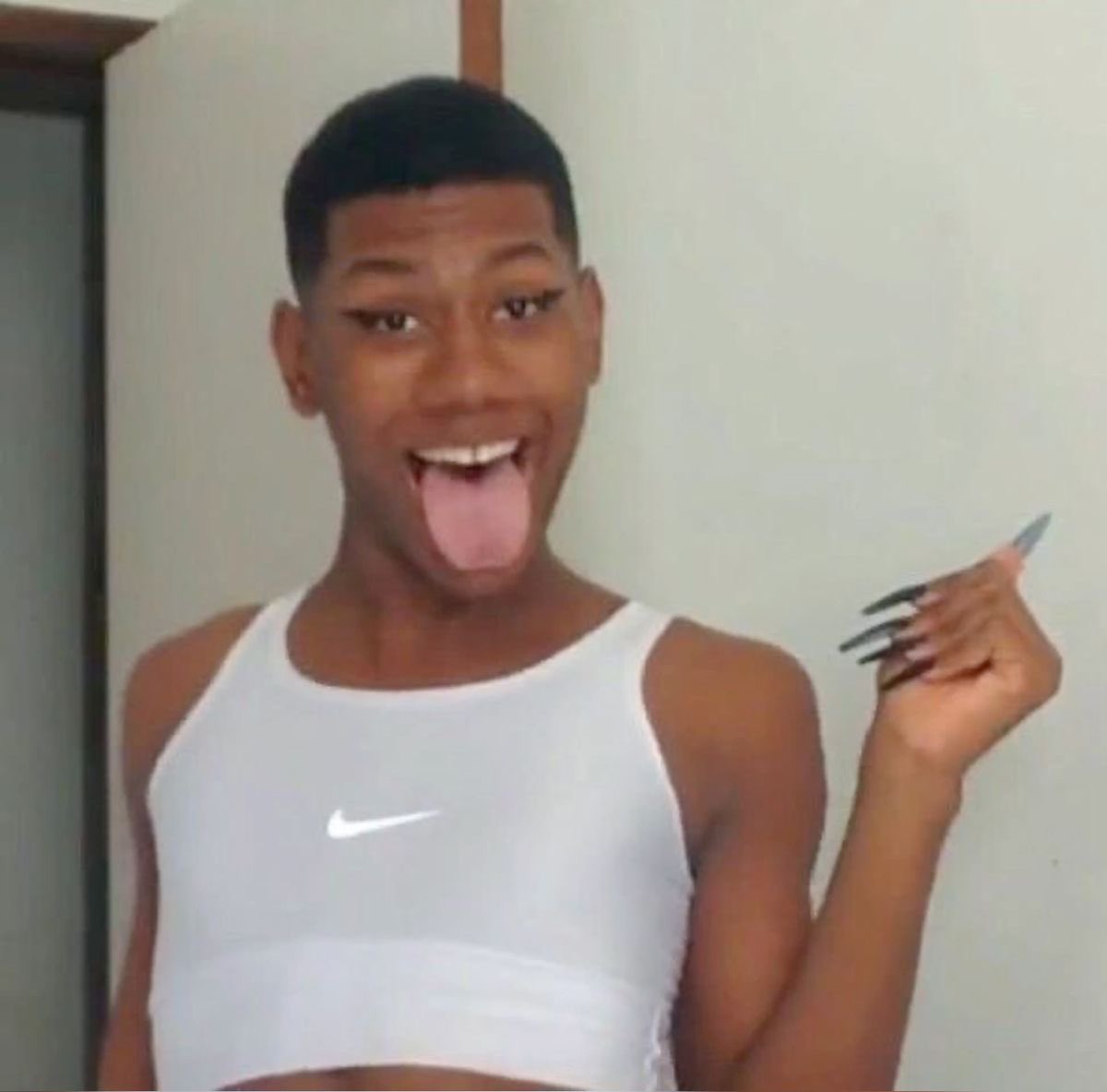 bate nele zenilda 
#Tresgraças