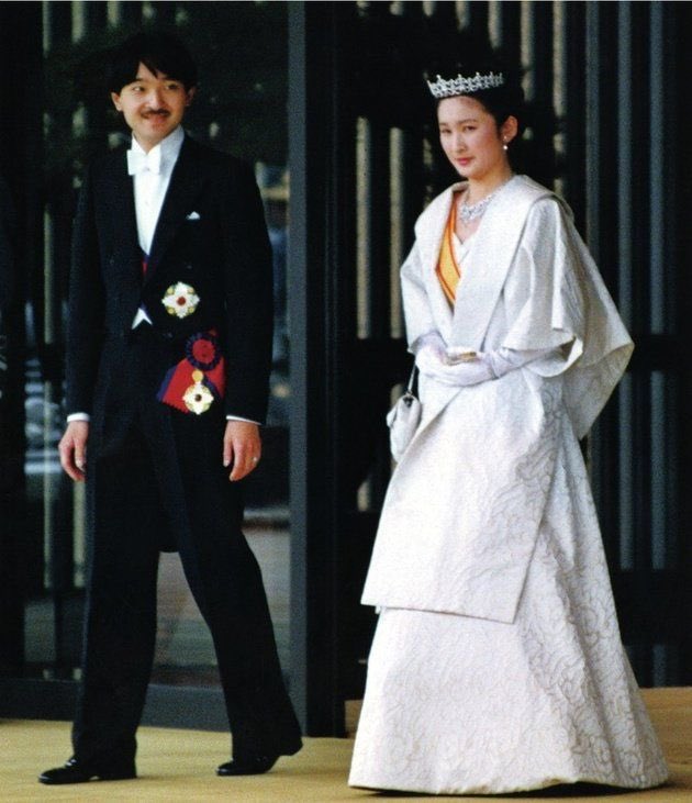上皇陛下は恋愛を演出したけれど歴としたお見合い結婚ですし、
秋篠宮殿下は当時の学習院内という安全な婚姻圏で、素晴らしい相手を見出されました。

学習院＝身元がしっかりしている、
ということですから、秋篠宮殿下が学習院内で川嶋紀子さんを選んだのは理に叶っていますね。

紀子さまは奇跡です