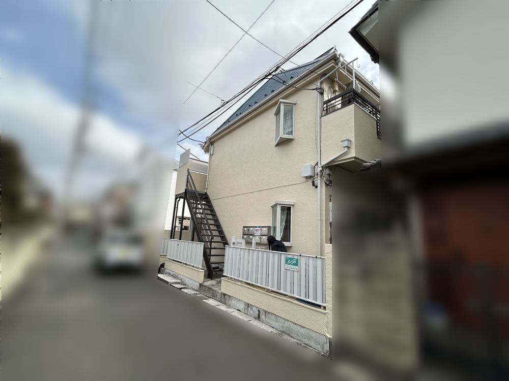 tessoan's tweet photo. 「あーこのくらいなら大丈夫でしょ」とオーナー様が言われるのはまだ分かります。
でも
「あーこのくらいなら大丈夫ですよ」と言う改修業者がいるのは衝撃です。
写真は階段ササラ桁の根元。指が数本そのまま入るサビ穴です。
“まだ大丈夫”は、将来の高額修繕への第一歩です・・。
#鉄骨階段 #サビ補修 https://t.co/8uCBIhOXuu