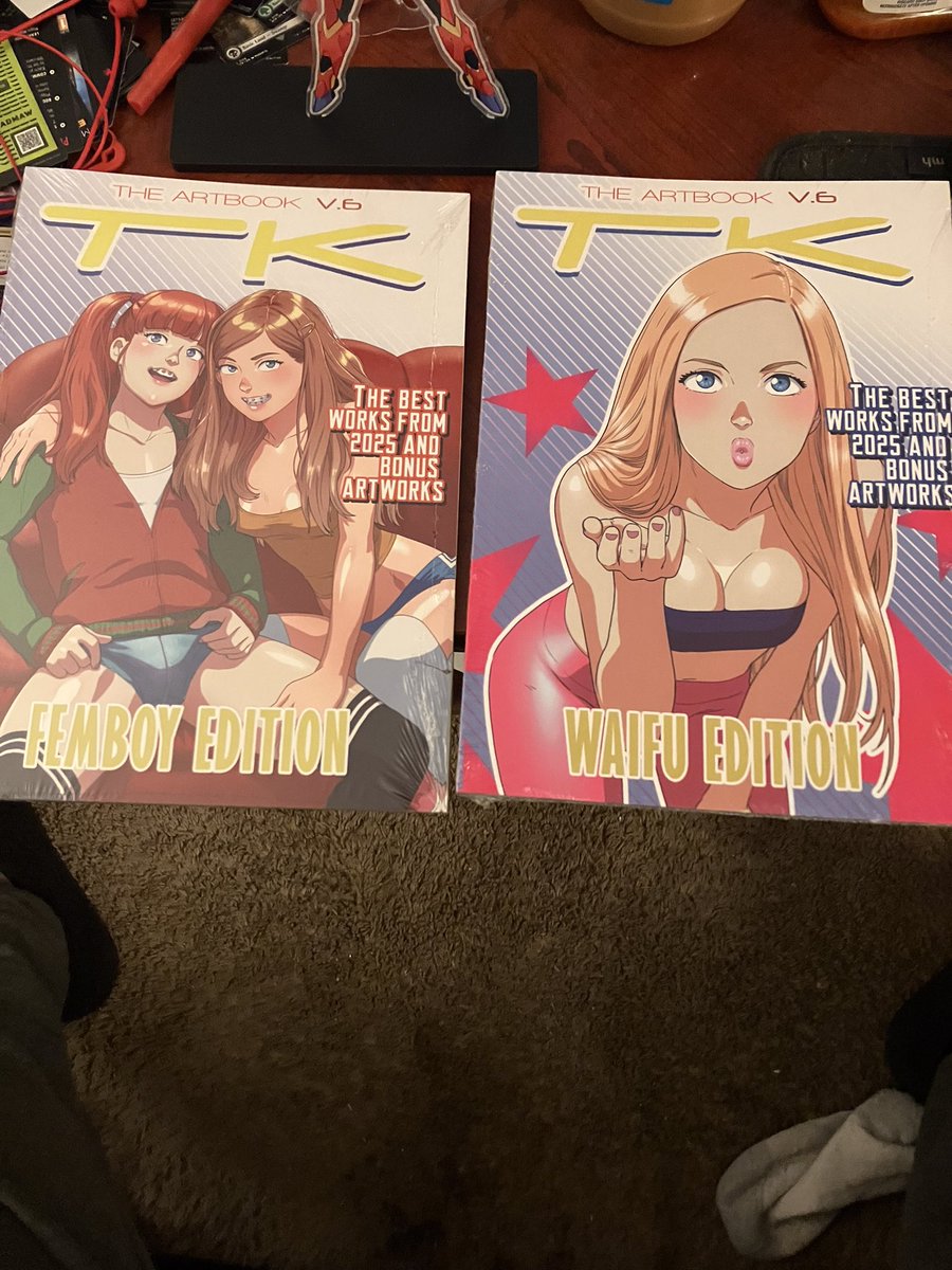 Jazzmiene1's tweet photo. @Tekuho1 
I got my art books. They are amazing as always. Didn’t know this edition came with two posters, that was a nice surprise. Stickers are great. Only downside was the acrylic stand broke in transit. I’m hoping to fix it with some glue https://t.co/TeBCIVOhrH