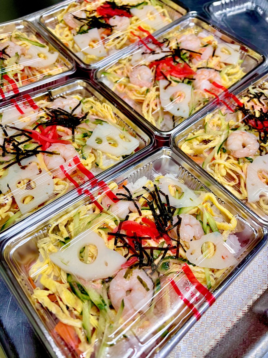 本日のお惣菜コーナー！！！
雛祭りにちなんで！
ちらし寿司とおはぎが並んでますよ！
ぜひお立ち寄りください！

#湯治滞在　#湯治ワーケーション #豊富温泉 #北海道温泉 #豊富町 #お惣菜 #サロベツ