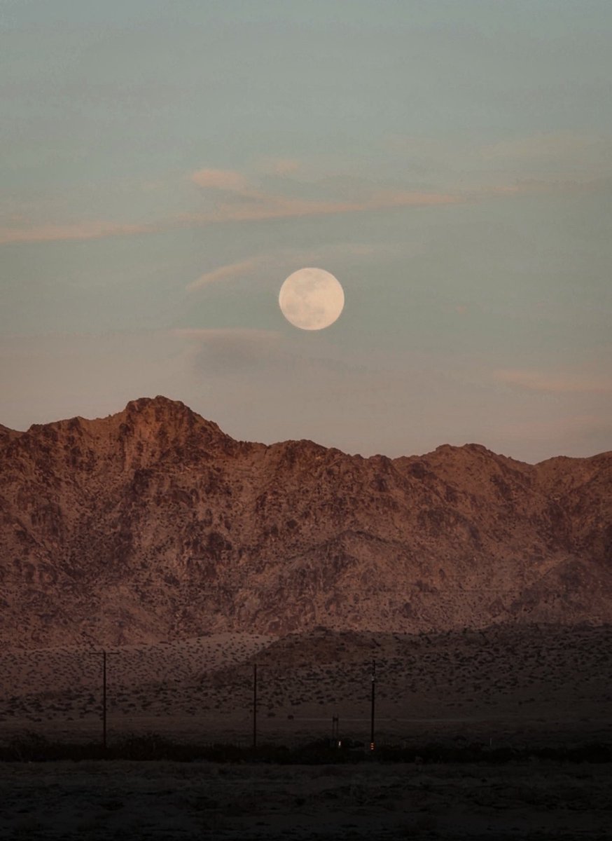 Check that view out😮‍💨🌖