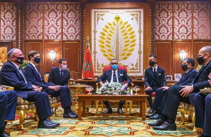 KingMarocco's tweet photo. قام جلالة الملك محمد السادس بإجراء إتصال هاتفي، مع رئيس وزراء إسرائيل 🇮🇱 السيد #بنيامين_نتانياهو للإطمئنان على صحته ودولته، وأكد جلالته للسيد رئيس الوزراء أن المملكة المغربية تحت تصرف إسرائيل في جميع الظروف وأننا مستعدين لإستقبال اللاجئين الإسرائيليين في بلادنا الشريفة. https://t.co/HQqlihXDt5