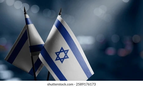 Israel passou anos invadindo "haqueando" os sistemas das câmeras de trânsito de Teerã e monitorando os guarda-costas antes de assassinar o líder supremo iraniano, Khamenei. 

Se for verdade, isso representaria anos de profunda infiltração de inteligência, não uma operação