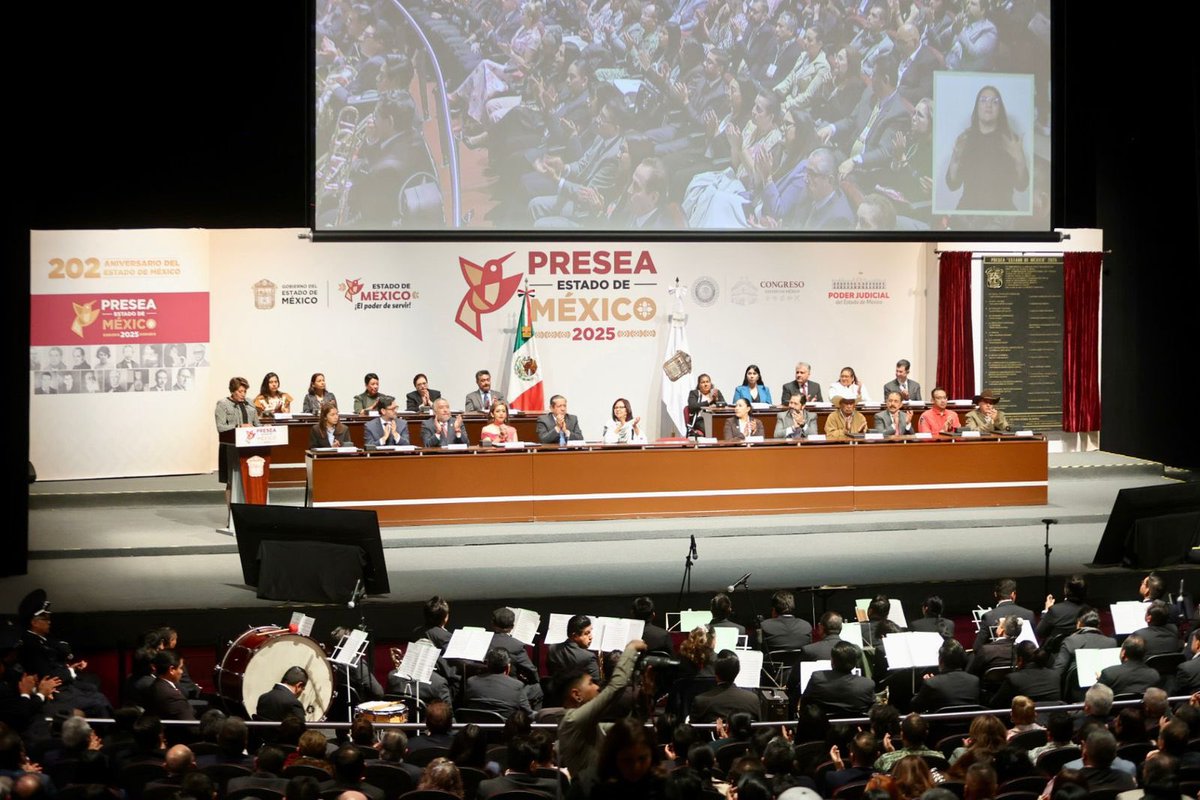 OOA_Oficial's tweet image. Asistimos a la entrega de la Presea #EstadoDeMéxico, el máximo reconocimiento que otorga nuestro Estado a mexiquenses cuya entrega, talento y pasión han dejado huella en nuestra sociedad. 

Celebramos con agradecimiento a quienes inspiran y sirven con compromiso al #Edomex. 
#OOA