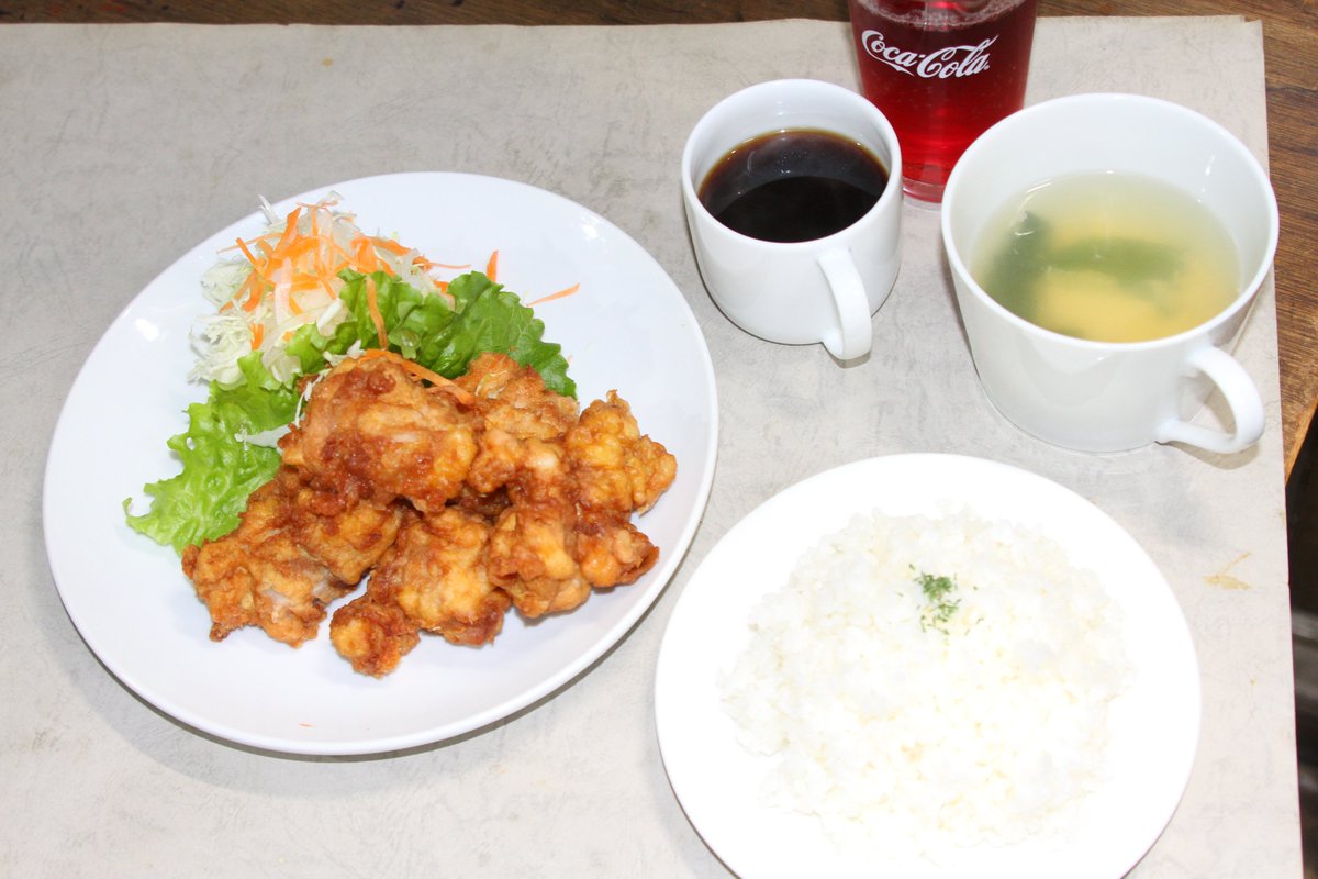 hisa70707's tweet photo. ピザ&amp;レストラン　宝島です
若鳥の唐揚げセット
Ｓｻｲｽﾞ若鳥の唐揚げ　（250ｇ）・・・1240　税込1,364円
Ｍｻｲｽﾞ若鳥の唐揚げ　（350ｇ）・・・1732　税込1,905円
Ｌｻｲｽﾞ若鳥の唐揚げ　（450ｇ）・・・2227　税込2,449円
メガｻｲｽﾞ若鳥の唐揚げ　（600ｇ）・・・2970　税込3,267円 https://t.co/cnHLH82ABV