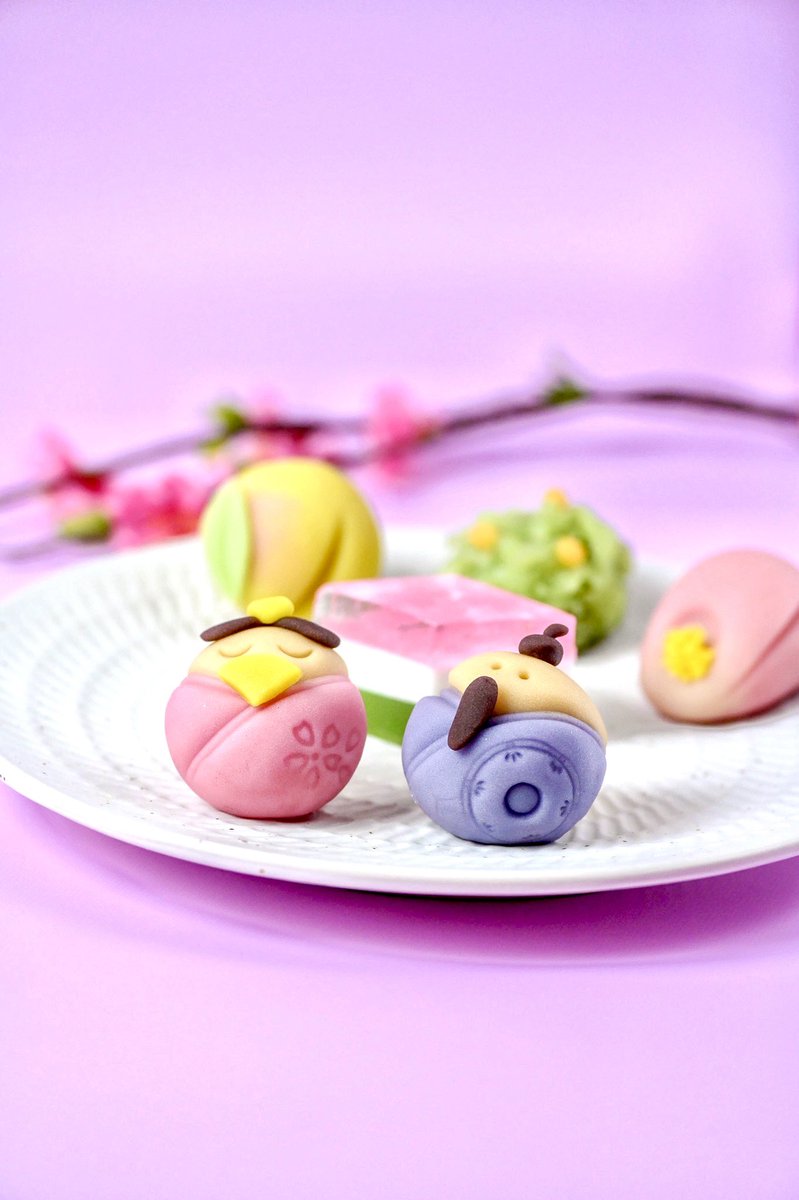 今日はひなまつり🎎🌸

ころんと可愛い上生菓子、できてます。
食べられるお雛さまです。

飾る？
食べる？
……もちろん両方ですよね！☺️

本日限定。
春をひとくち、どうぞ。

#ひなまつり #上生菓子 #和菓子 #春スイーツ