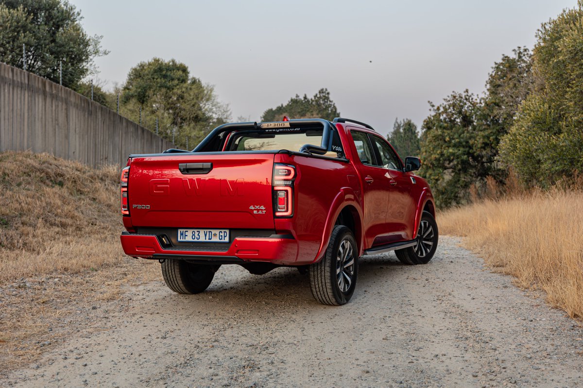 dbn_spotter's tweet photo. The new GWM P300 replaces the P-Series with a 2.4L diesel, 480Nm and a 9-speed auto, plus a much improved interior.
Less flashy than the P500, but possibly the smarter choice.
Does it balance workhorse and daily driver?
Full review 👉🏼 https://t.co/XAnFVOLcEI
#GWMSA #P300 https://t.co/DUJl6vCrle