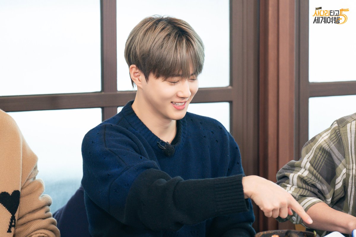 [D-1] 엑사세 만나기 하루전!
본방사수 PLZ🙏🍊

#EXO #weareoneEXO #엑사세5 
#엑소 #EXO의사다리타고세계여행5 <a href="/weareoneEXO/">EXO</a>