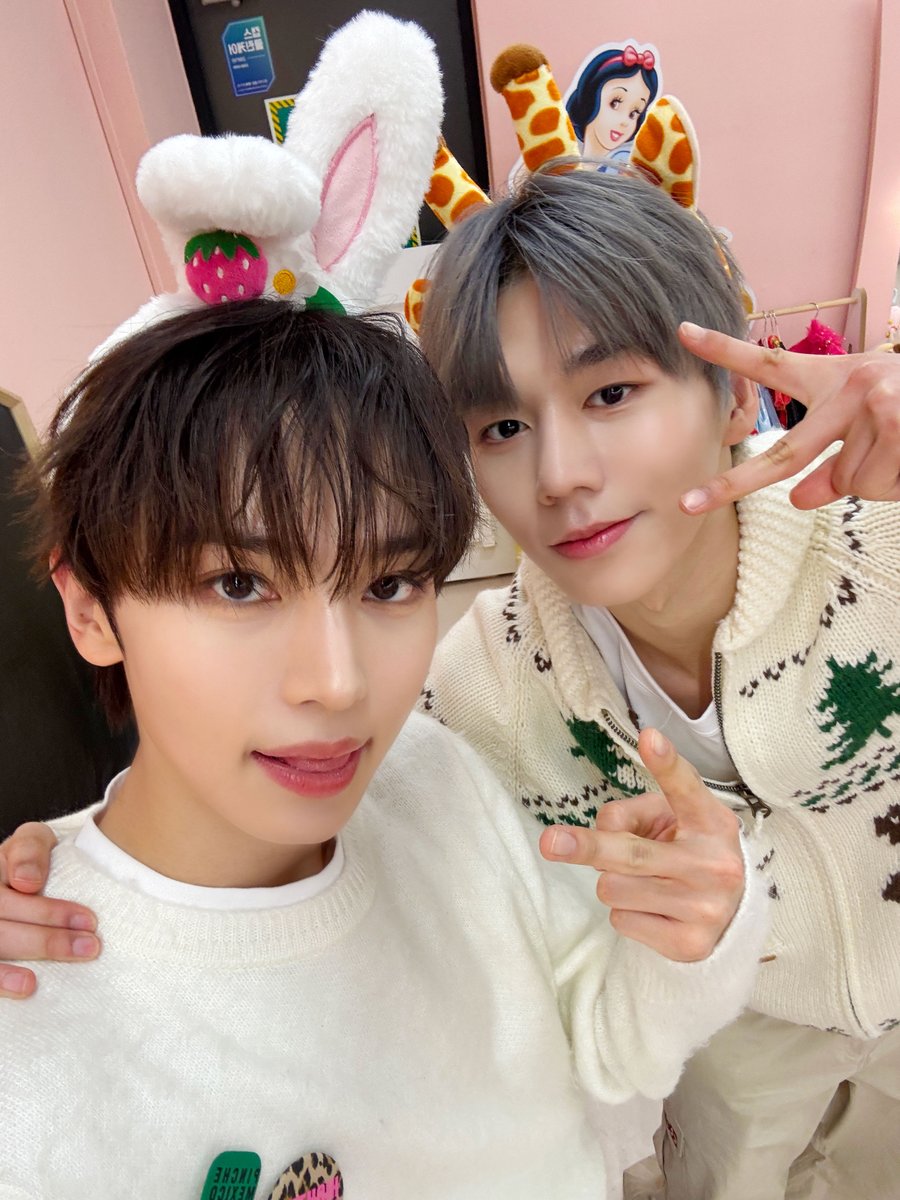 TUNEXX_official's tweet photo. #off_TUNE

260303 #꿈친구

#TUNEXX #튜넥스
#SET_BY_US_ONLY
#내가_살아있다는_증거 https://t.co/J21WUgY1CL