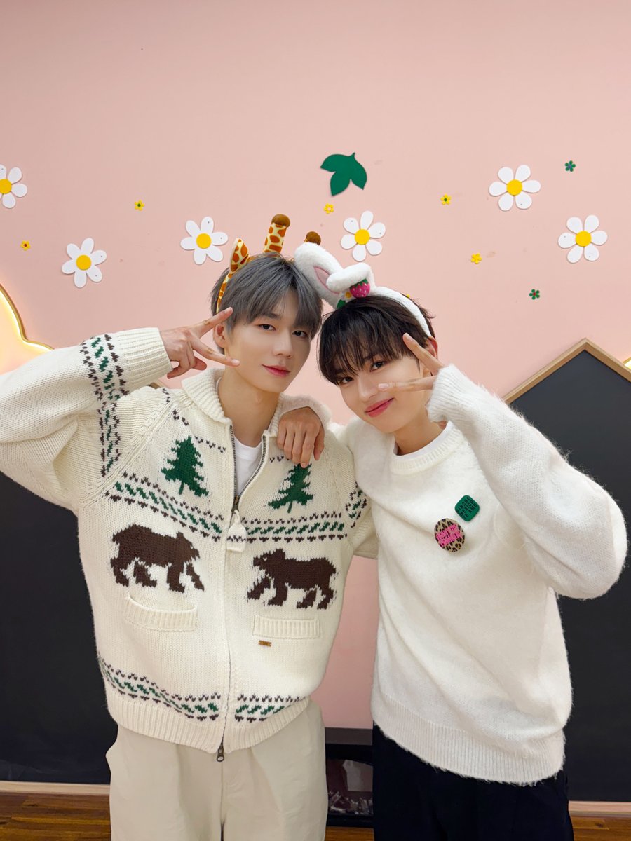 #off_TUNE

260303 #꿈친구

#TUNEXX #튜넥스
#SET_BY_US_ONLY
#내가_살아있다는_증거