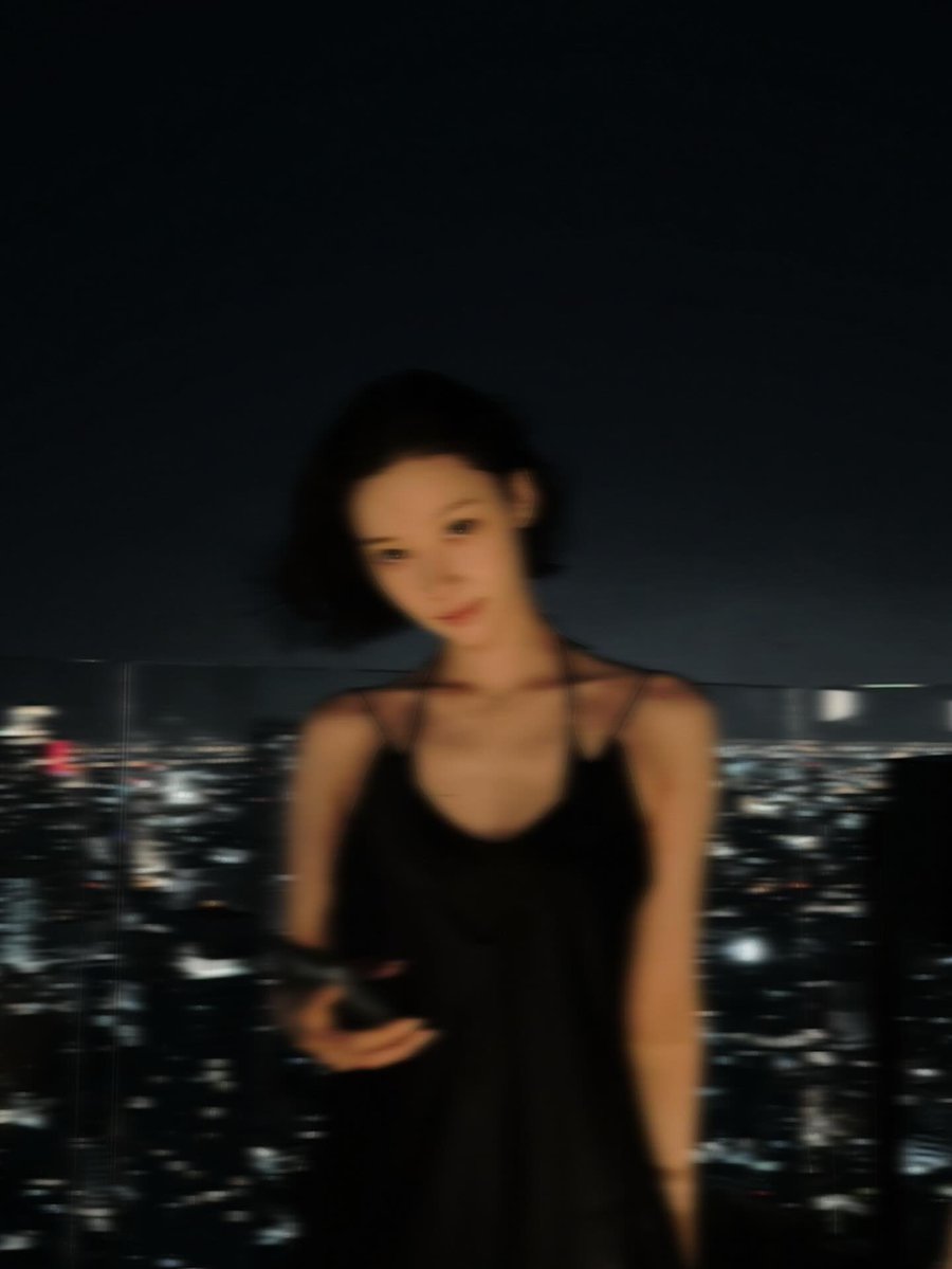 อมก น้องหนาวที่ไทย วิวกรุงเทพอะแก 😭  ไม่แปลกใจละทำไมคนที่เห็นน้องถึงพากันวิ่งหนี สวยตาแตกมากกก