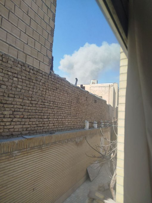 Raffy_2003_'s tweet photo. Heavy airstrikes on East Tehran

#USIranWar #MiddleEastConflict #Iran #Israel https://t.co/UBPPXDnUne