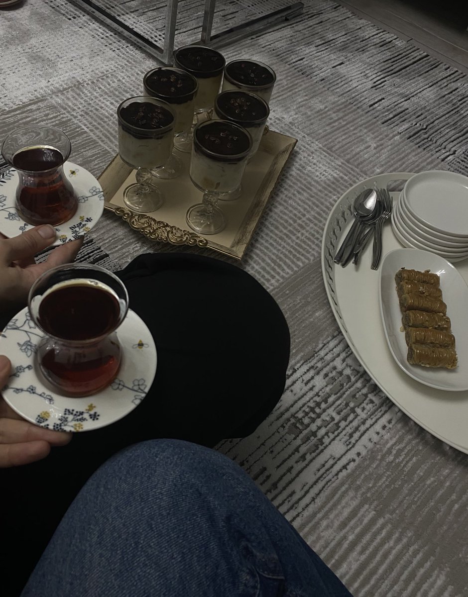 sevinbltaaa's tweet photo. @oznurdiiyorkii kürt oturuşumuz https://t.co/IkLLuL8fsf