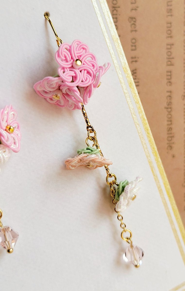 🌸 #桜の作品が見たいです

🎵さくら～さくら～
　　　やよいのそ～らは～🎵

#一色商店常設展 
#水引