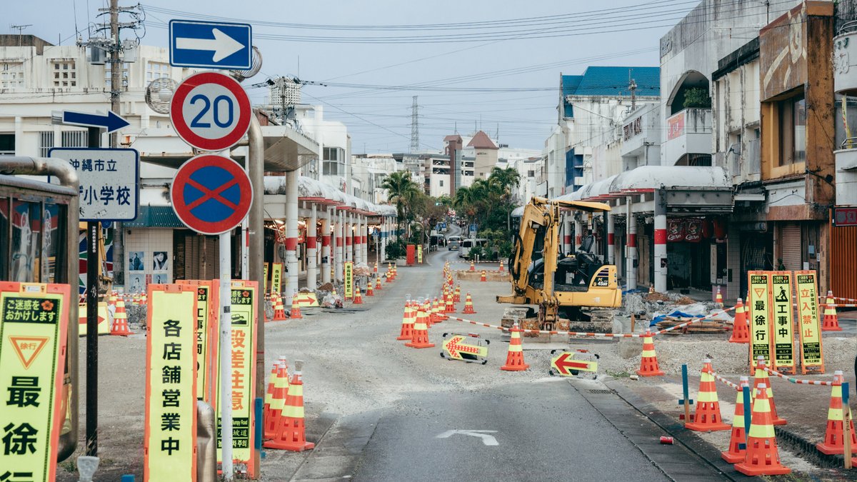 パルミラ通りの工事が進んでる。

あの雰囲気がなくなるのかな。