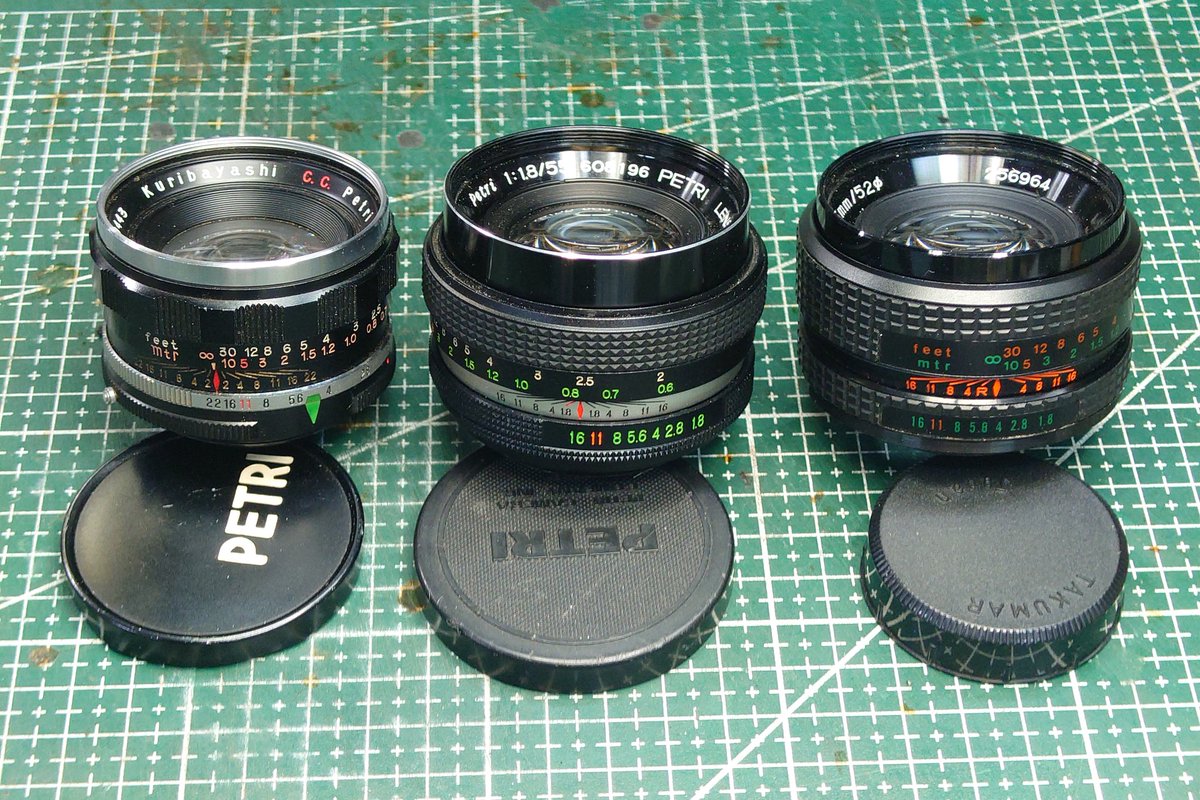 ペトリのM42レンズの中でも珍しい形状の55mmF1.8。絞りのクリック感が