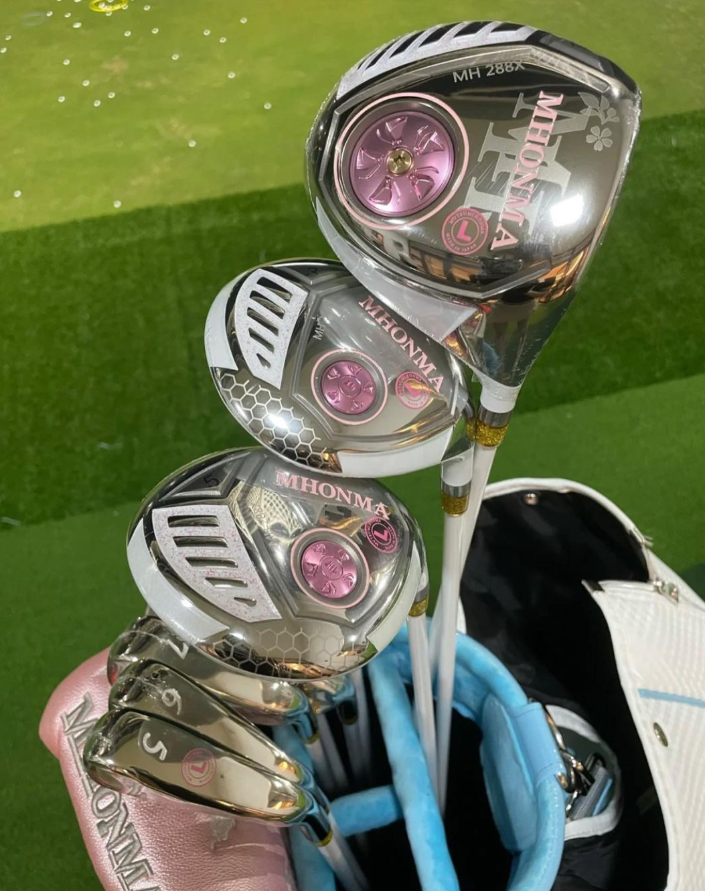 IJ_BF5's tweet photo. 本当は今日はゴルフに行く予定でしたが⛳
雨なのでやめました🌧️
なので今日はクラブだけ投稿します💗✨

#ゴルフ女子 #雨の日 #クラブ紹介 #HONMA #ゴルフ好きな人と繋がりたい https://t.co/v1KcywPMP9