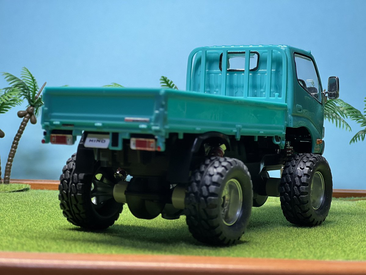 usdm_scales's tweet photo. アオシマ1/32楽プラ日野デュトロ完成しました！

同じ1/32スケールという事でタミヤ製トレイルミニ四駆、ファンブルンのEZシャーシに載せて見ました！

楽プラなので塗装は最小限で製作しました👍

寄り道終わったのでそろそろミニカー進めます… https://t.co/lVtEidnP0l