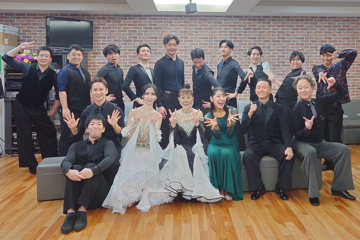 dancesmile1's tweet photo. 社交ダンス初めたい方必見！プライベートレッスン体験レッスンパックがお得です！！ | 神奈川県川崎駅の社交ダンス教室&amp;ダンスサロン　ダンススタジオすまいる　新しく地域最大級の広さで踊れる https://t.co/qIvdvIn1WC https://t.co/ImV39N5gIP