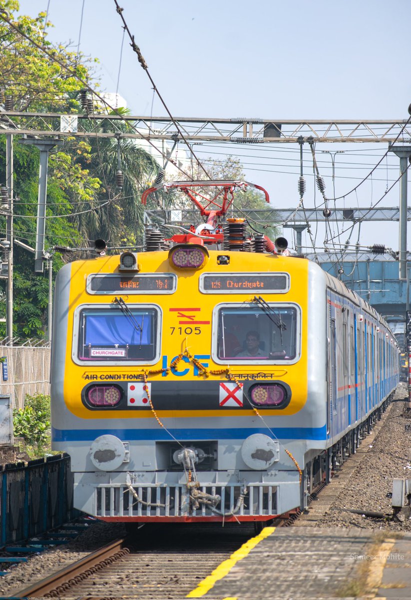 Sameermohite285's tweet image. Newbie of @WesternRly ❤️💙
.
WR received a new MEDHA AC EMU which has a similar livery like the first AC EMU..
.
Rake. 7105-06
.
#westernrailway #aclocal