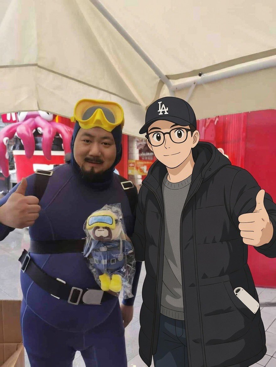 KOBEniu24's tweet photo. 戴夫和kfc的联名玩偶还是不错的(限量200个)，就是排队时间真的是太长了。另外只有上海才有这样的活动，对其他地方的粉丝确实太不平衡了。希望以后能够全国范围多开展一下这种线下活动🤿
#肯德基 #KFC #潜水员戴夫 https://t.co/VSYQd0n7ym