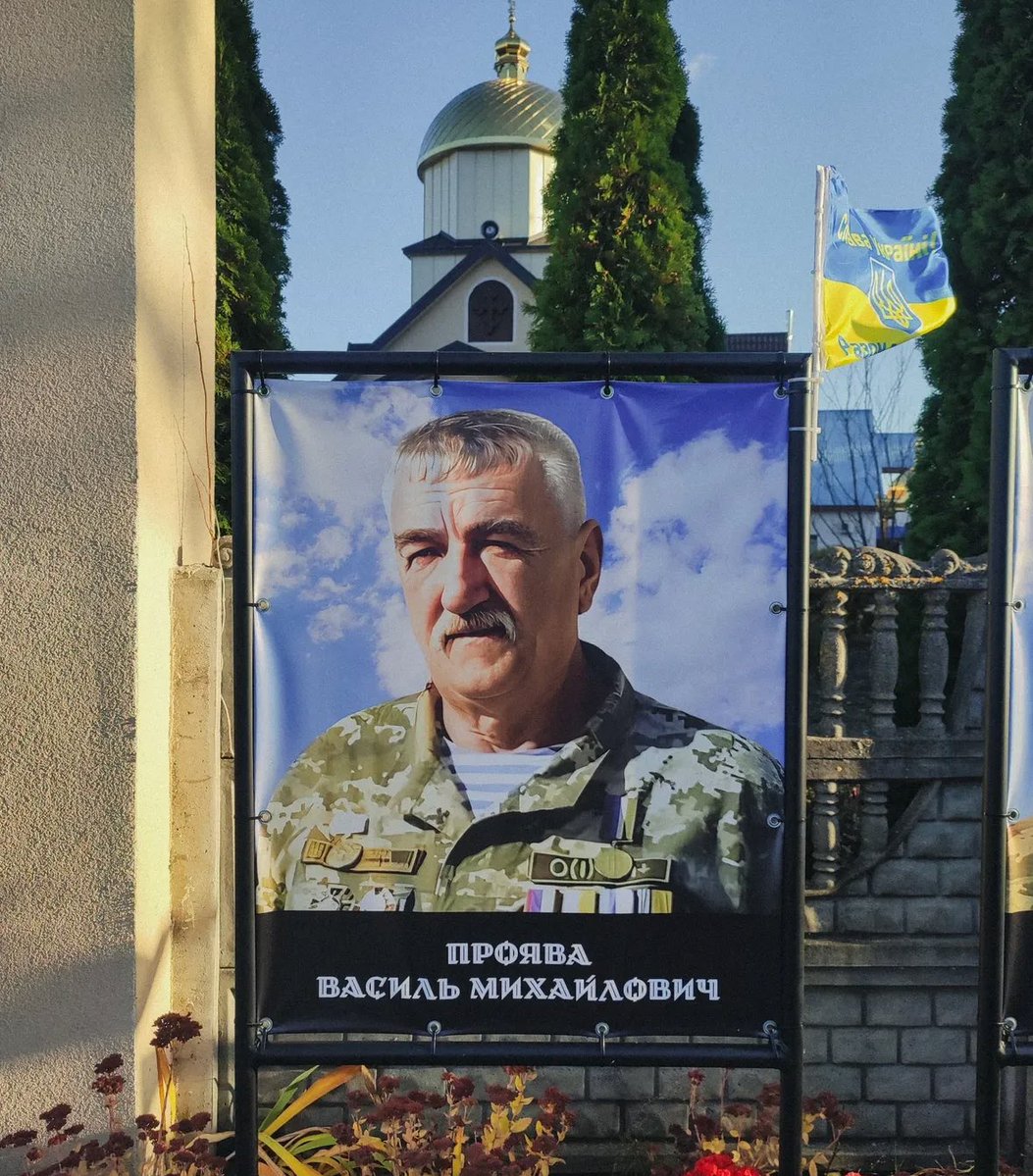 чотири роки тому загинув тато.

дякую, Міхалич, за те, що навчив всюди і завше нести своє. люблю і дуже сумую.